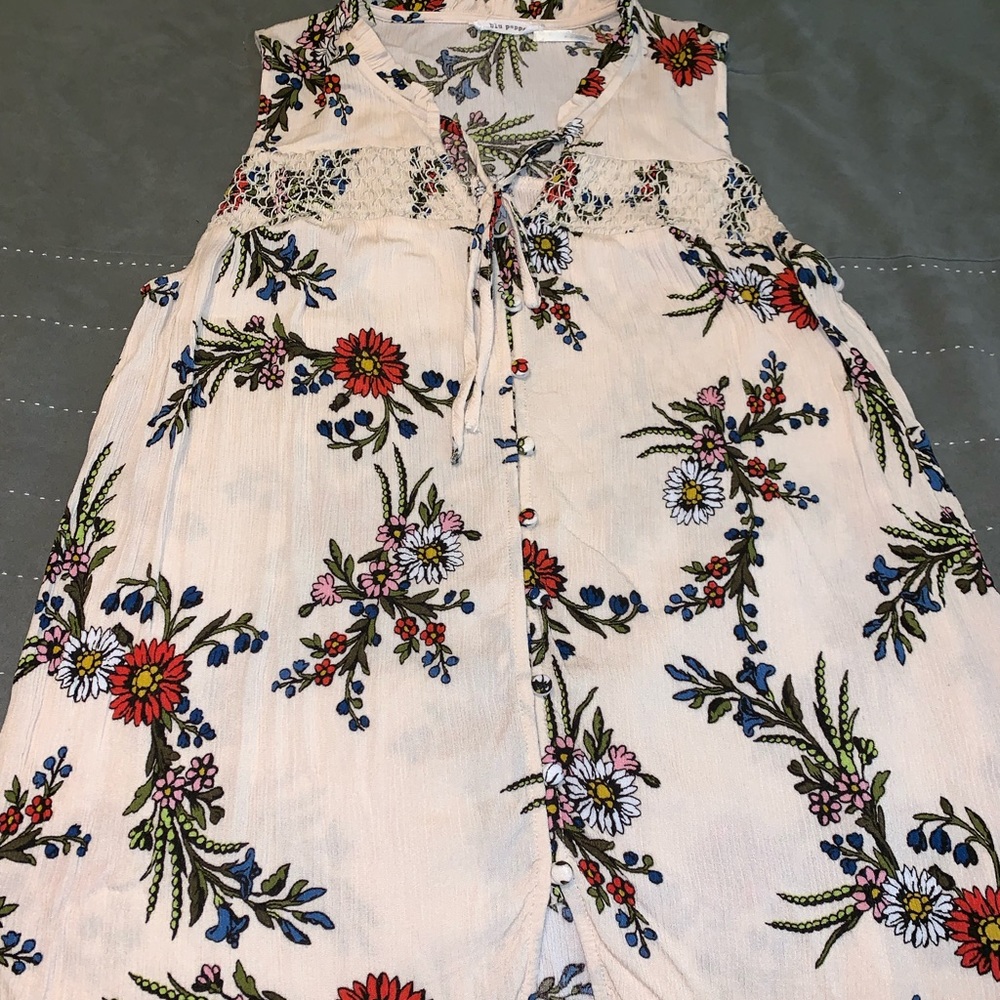 Sleeveless tunic